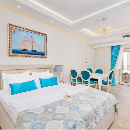 Hotel Libertas Kotor Bagian luar foto