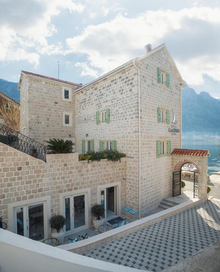 Hotel Libertas Kotor Bagian luar foto