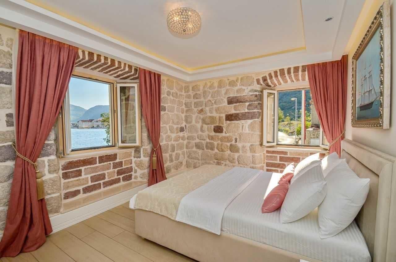 Hotel Libertas Kotor Bagian luar foto