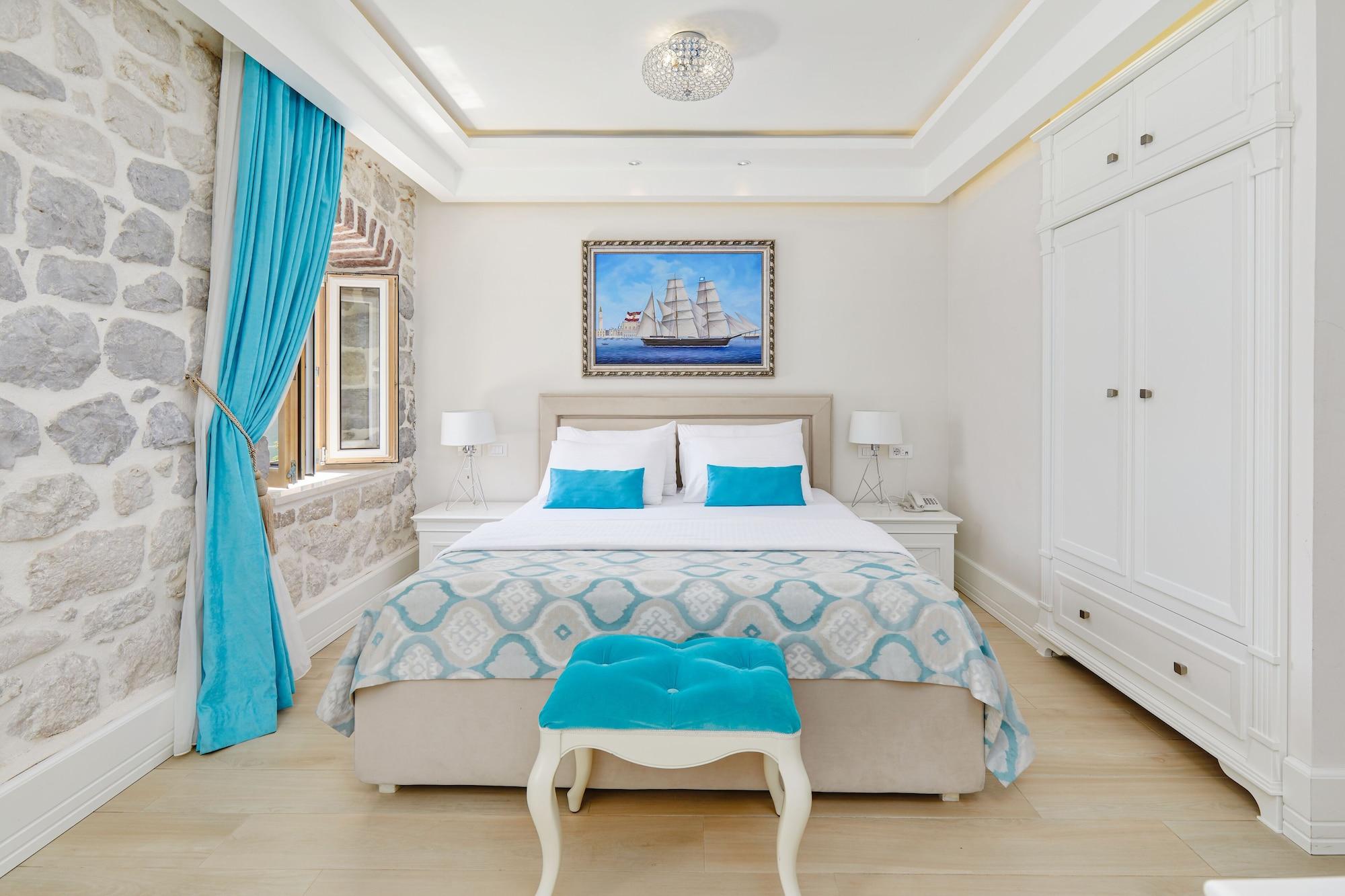 Hotel Libertas Kotor Bagian luar foto