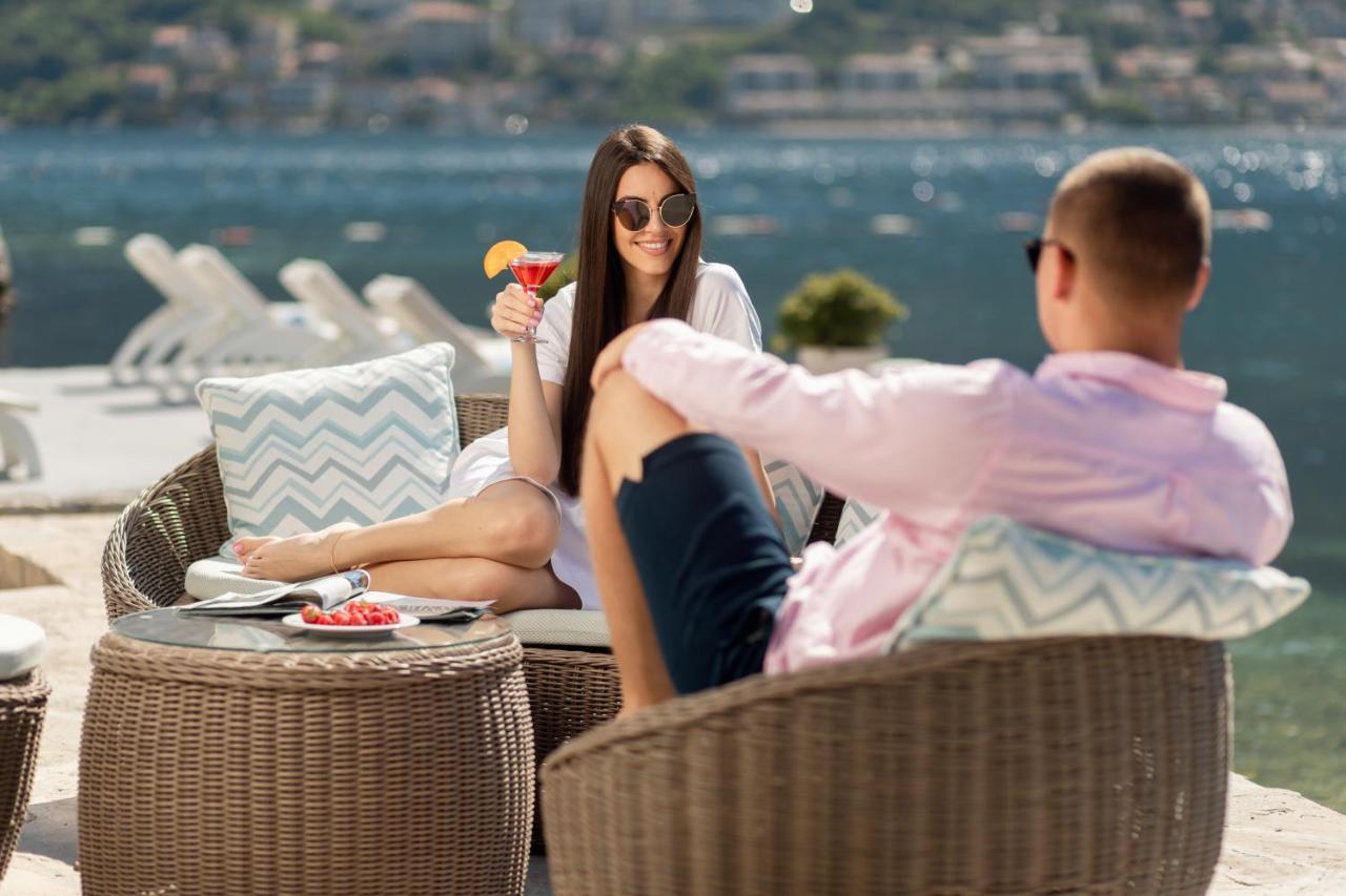 Hotel Libertas Kotor Bagian luar foto
