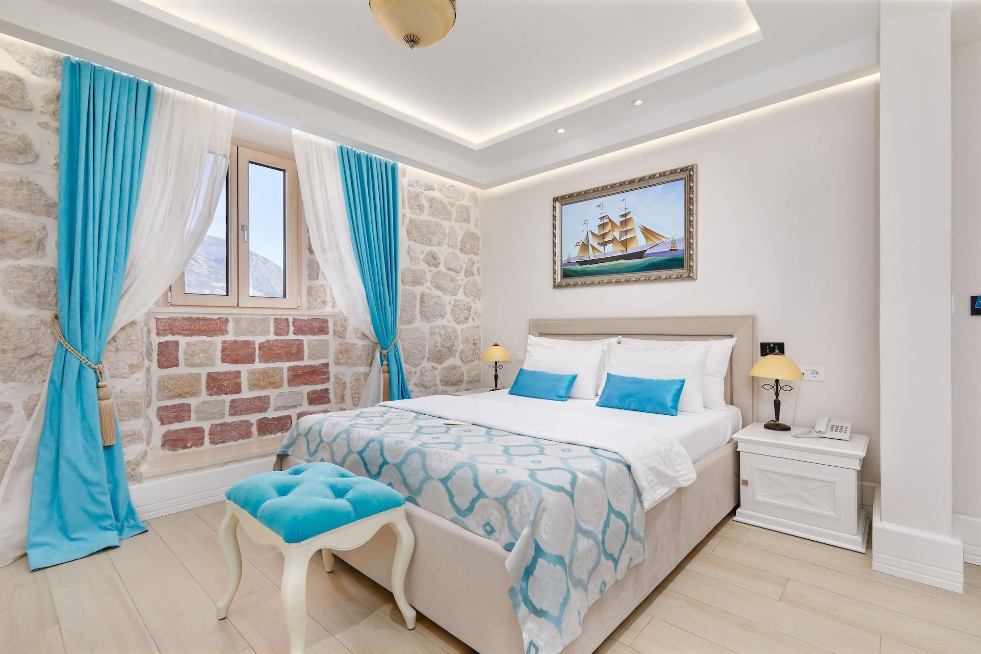 Hotel Libertas Kotor Bagian luar foto