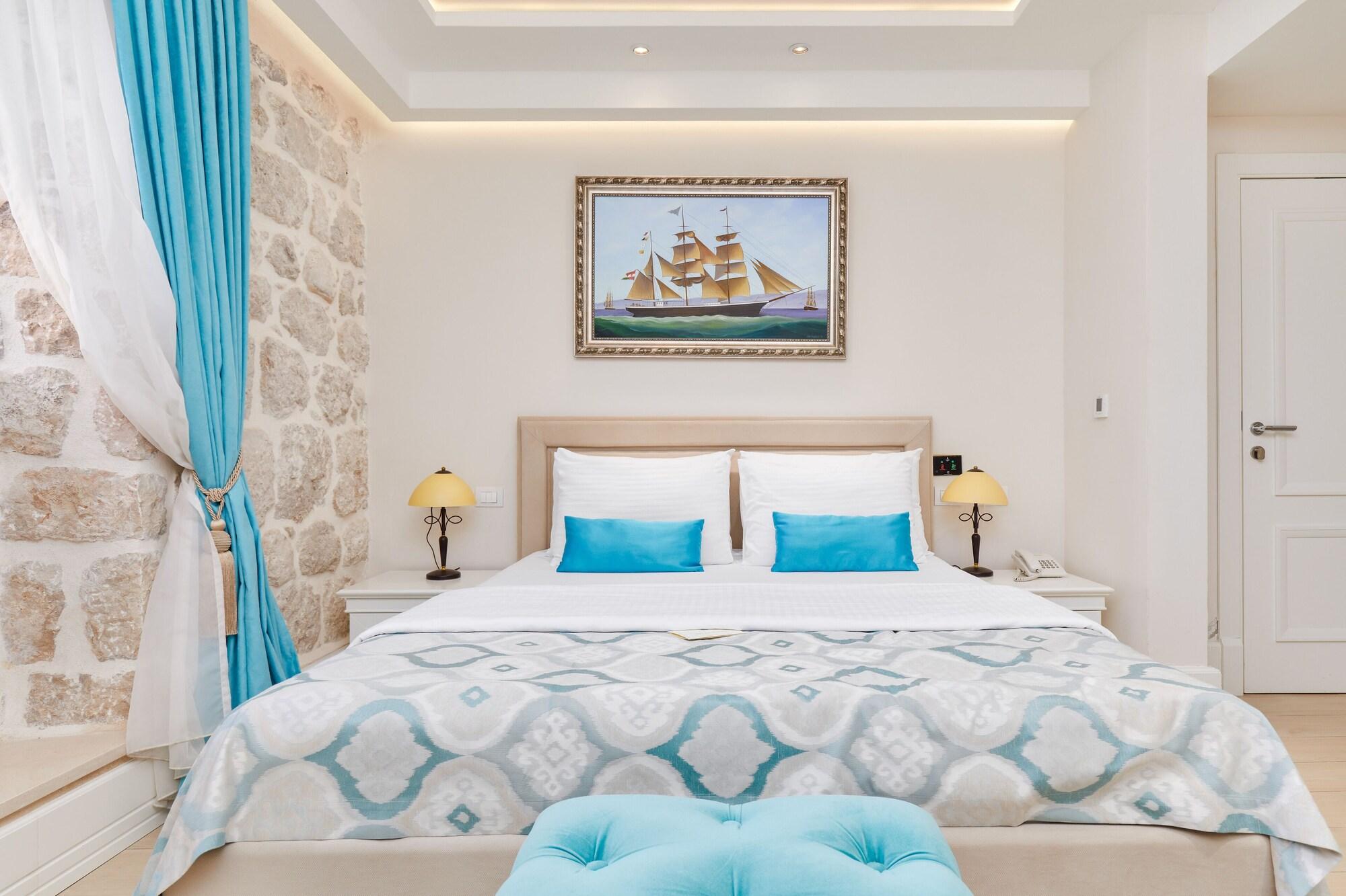 Hotel Libertas Kotor Bagian luar foto