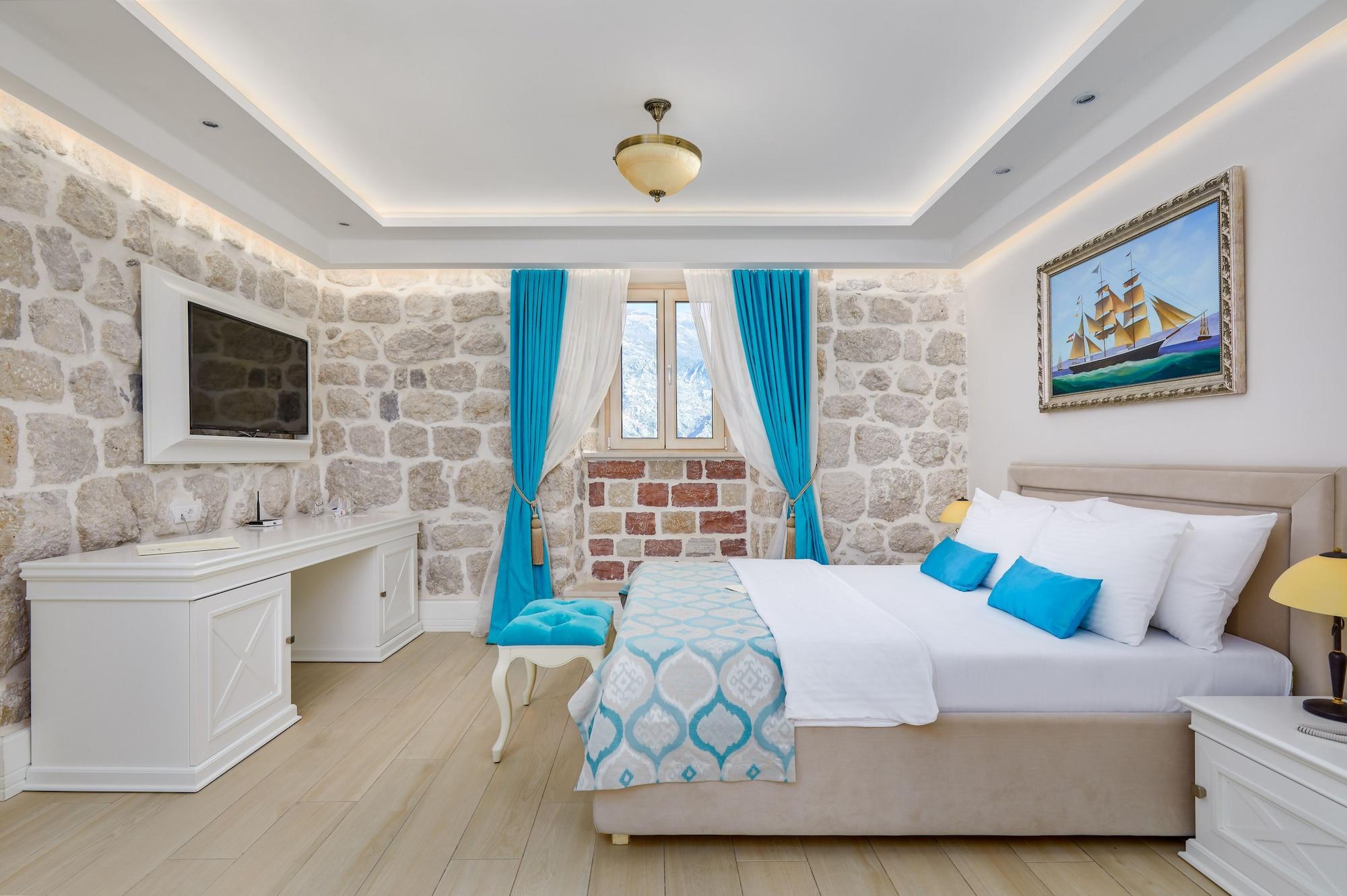 Hotel Libertas Kotor Bagian luar foto