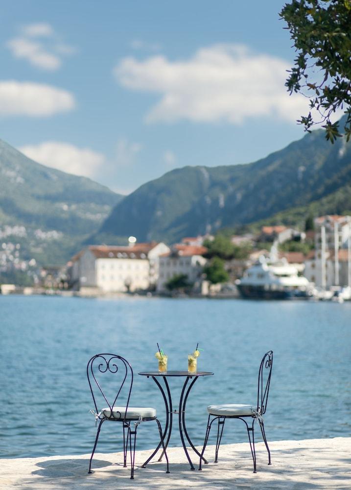 Hotel Libertas Kotor Bagian luar foto