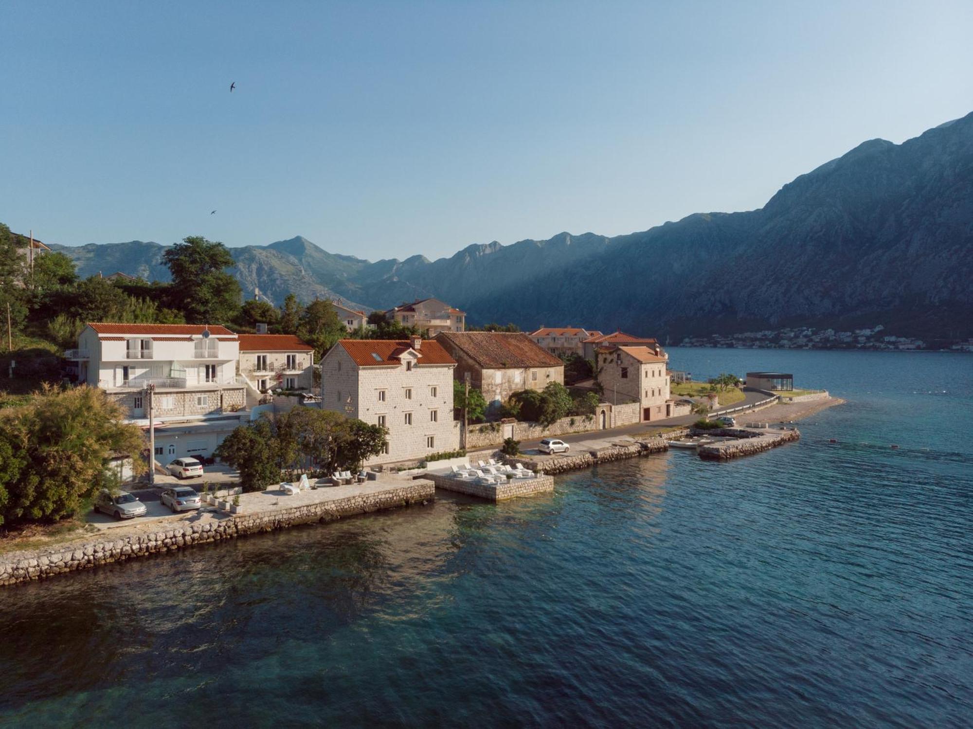 Hotel Libertas Kotor Bagian luar foto