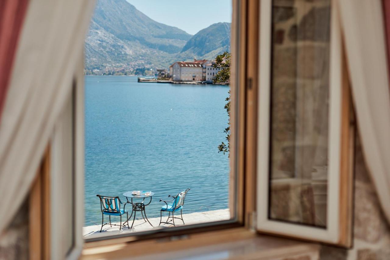 Hotel Libertas Kotor Bagian luar foto